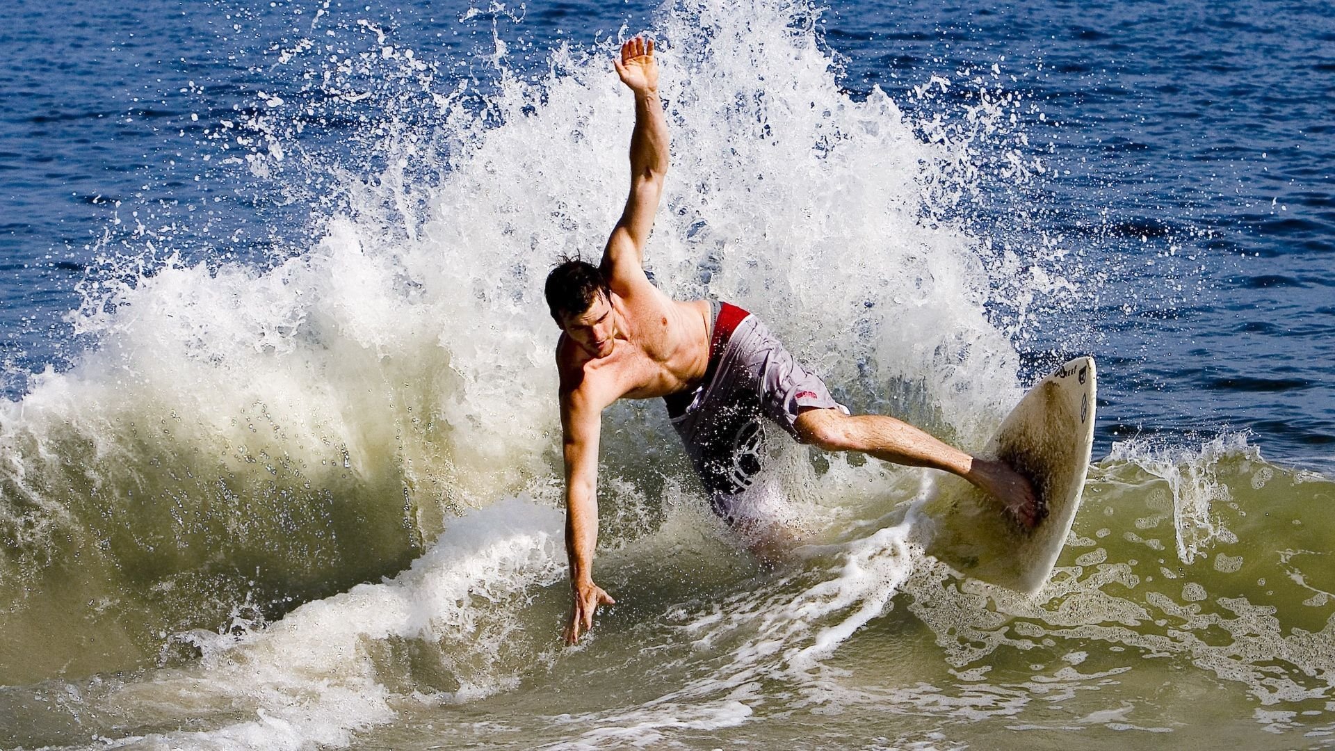 当紫金军团遇见北国虎骑，哈登的不落旗帜与一场跨越时空的篮球对话